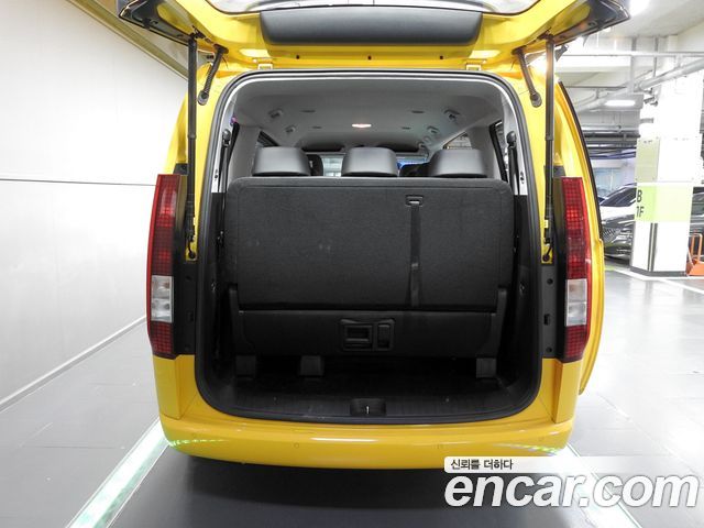 Hyundai Staria 2025 — photo 2
