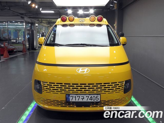 Hyundai Staria 2025 — photo 3
