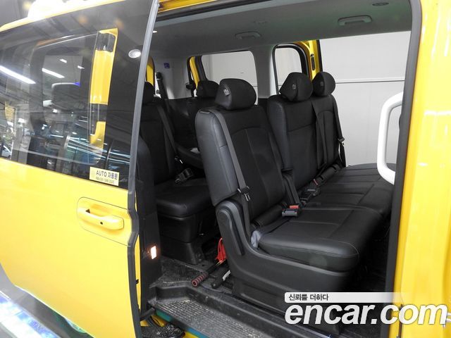 Hyundai Staria 2025 — photo 11