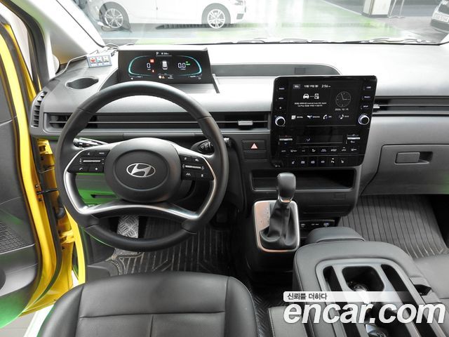 Hyundai Staria 2025 — photo 13