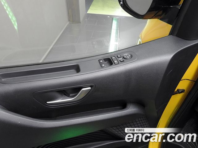 Hyundai Staria 2025 — photo 15