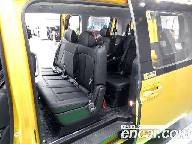 Hyundai Staria 2025 — photo 17