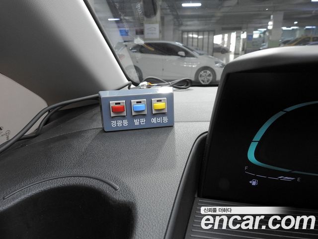 Hyundai Staria 2025 — photo 18
