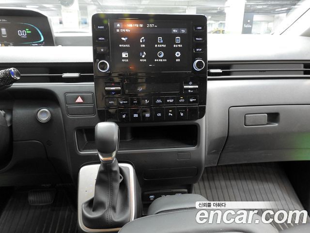 Hyundai Staria 2025 — photo 19