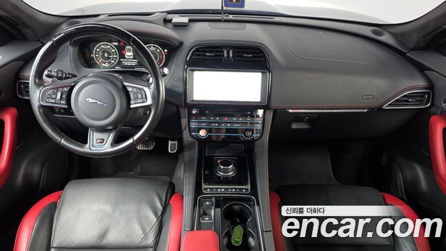Jaguar F-PACE 2019 — photo 10