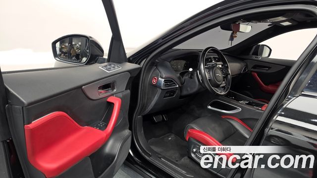 Jaguar F-PACE 2019 — photo 13