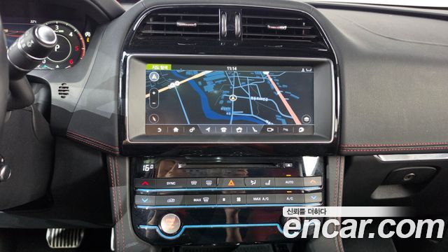 Jaguar F-PACE 2019 — photo 20