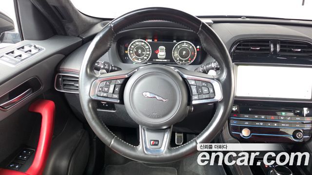Jaguar F-PACE 2019 — photo 21