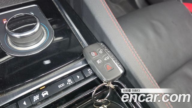 Jaguar F-PACE 2019 — photo 23
