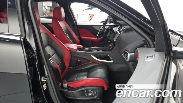 Jaguar F-PACE 2019 — photo 16