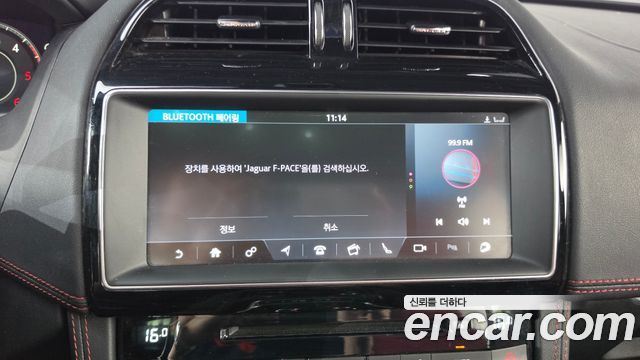Jaguar F-PACE 2019 — photo 32
