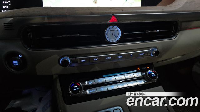 Genesis G90 2019 — photo 26