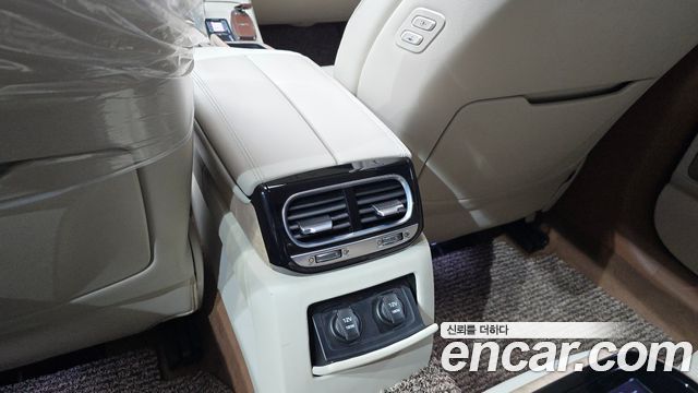 Genesis G90 2019 — photo 37