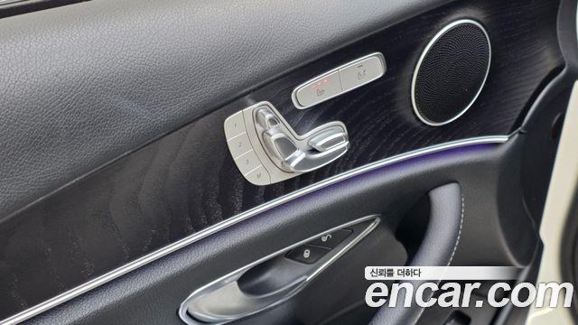 Mercedes-Benz E-Class 2019 — photo 12