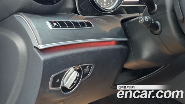 Mercedes-Benz E-Class 2019 — photo 13