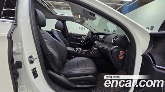 Mercedes-Benz E-Class 2019 — photo 14