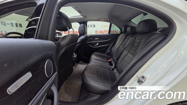 Mercedes-Benz E-Class 2019 — photo 15