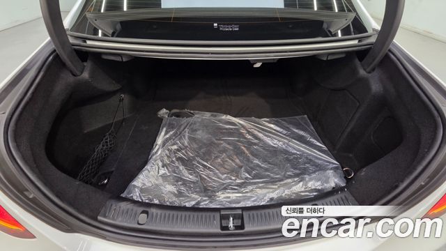Mercedes-Benz E-Class 2019 — photo 17