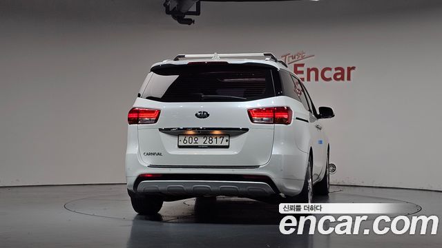Kia Canival 2018 — photo 4