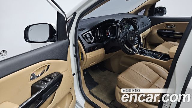 Kia Canival 2018 — photo 10