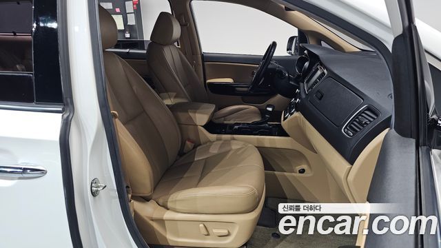 Kia Canival 2018 — photo 12