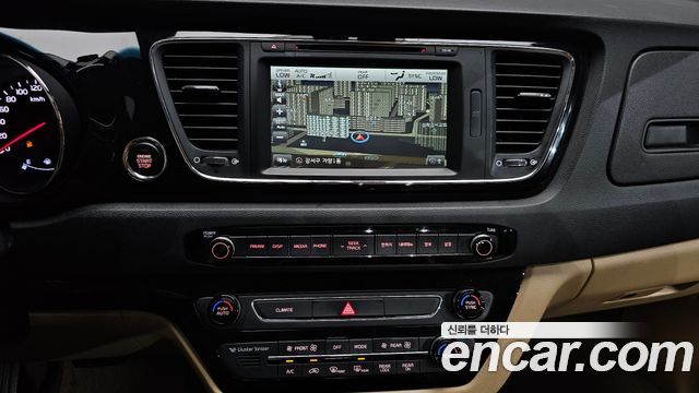 Kia Canival 2018 — photo 14