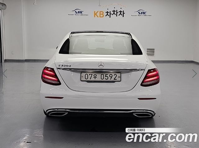 Mercedes-Benz E-Class 2017 — photo 3