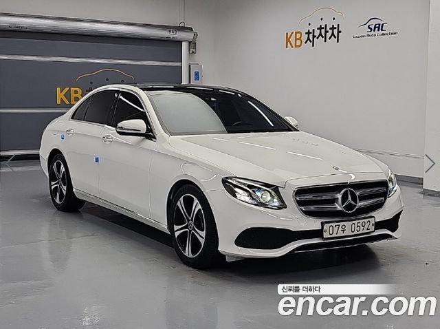 Mercedes-Benz E-Class 2017 — photo 4