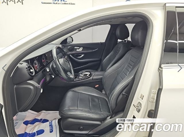 Mercedes-Benz E-Class 2017 — photo 11