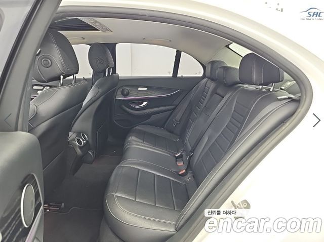 Mercedes-Benz E-Class 2017 — photo 12