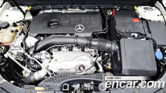 Mercedes-Benz GLB-Class 2021 — photo 6