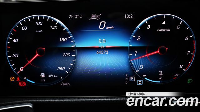 Mercedes-Benz GLB-Class 2021 — photo 8