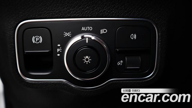 Mercedes-Benz GLB-Class 2021 — photo 11