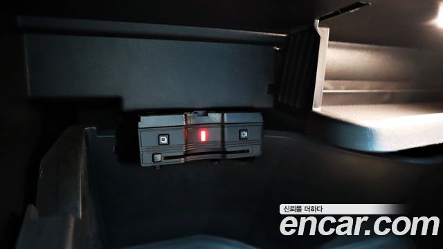 Mercedes-Benz GLB-Class 2021 — photo 16