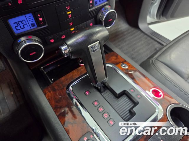 Volkswagen Touareg 2006 — photo 9