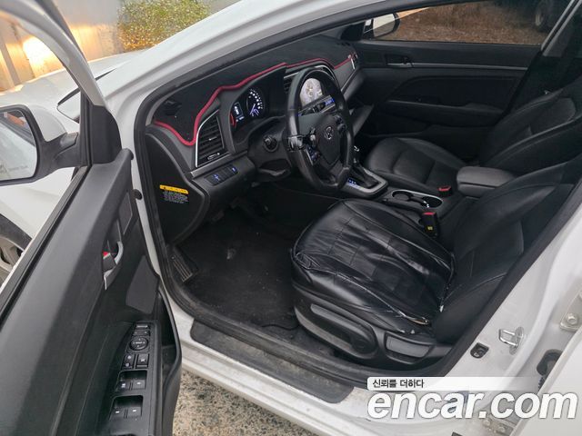 Hyundai AVANTE 2017 — photo 5