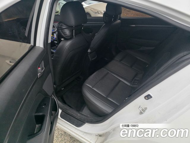 Hyundai AVANTE 2017 — photo 6