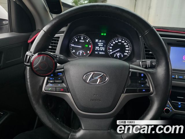 Hyundai AVANTE 2017 — photo 8