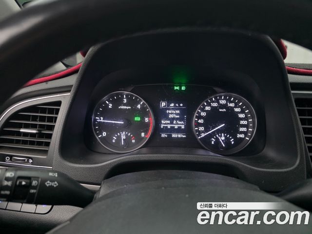 Hyundai AVANTE 2017 — photo 9