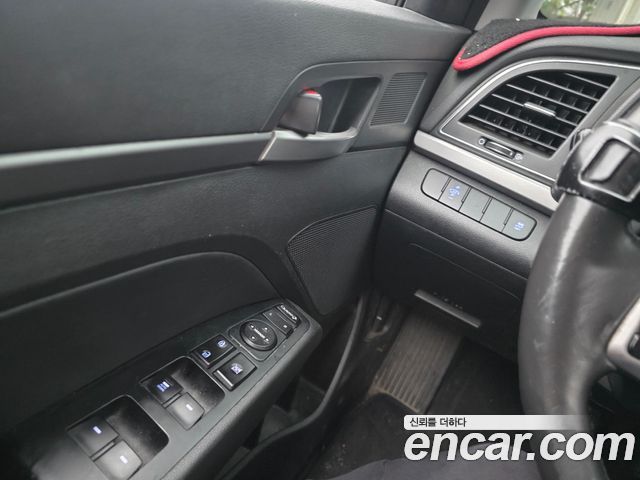 Hyundai AVANTE 2017 — photo 10