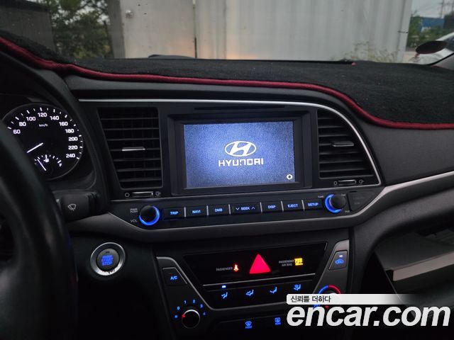 Hyundai AVANTE 2017 — photo 11
