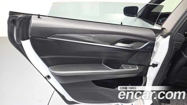 BMW Gran Turismo 2018 — photo 15