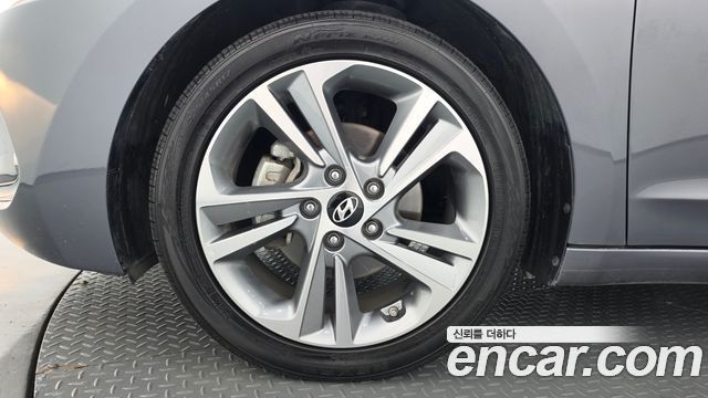 Hyundai AVANTE 2017 — photo 5