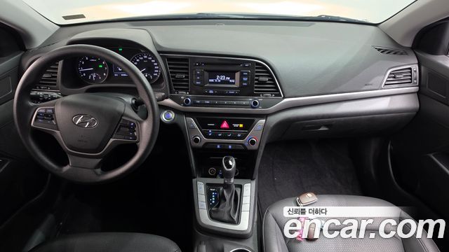 Hyundai AVANTE 2017 — photo 10