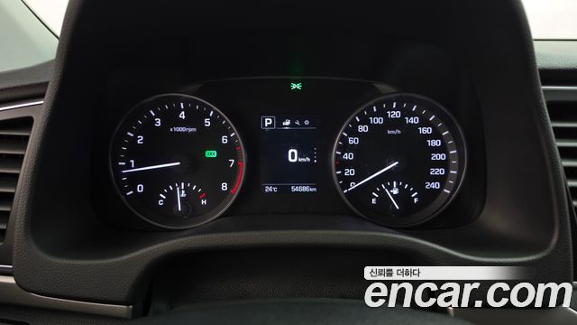 Hyundai AVANTE 2017 — photo 11