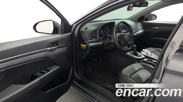 Hyundai AVANTE 2017 — photo 13