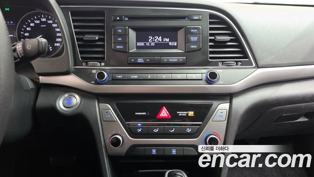 Hyundai AVANTE 2017 — photo 18