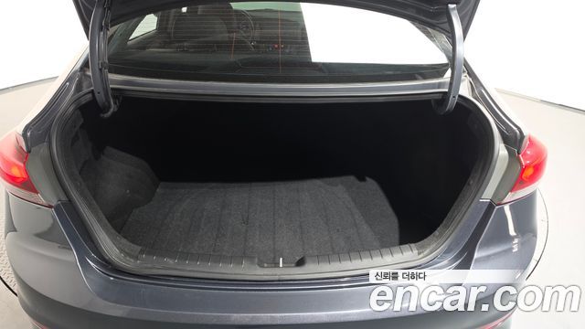 Hyundai AVANTE 2017 — photo 20