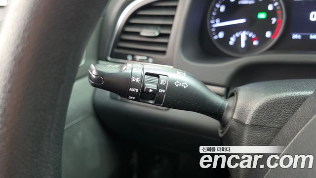 Hyundai AVANTE 2017 — photo 24