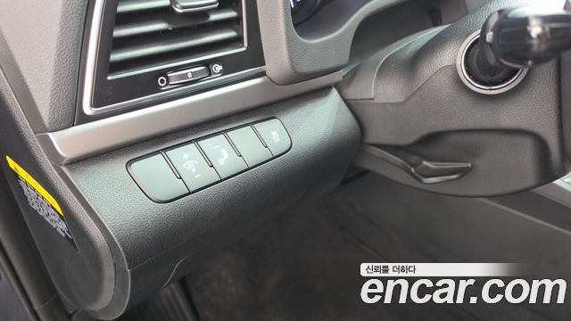 Hyundai AVANTE 2017 — photo 25